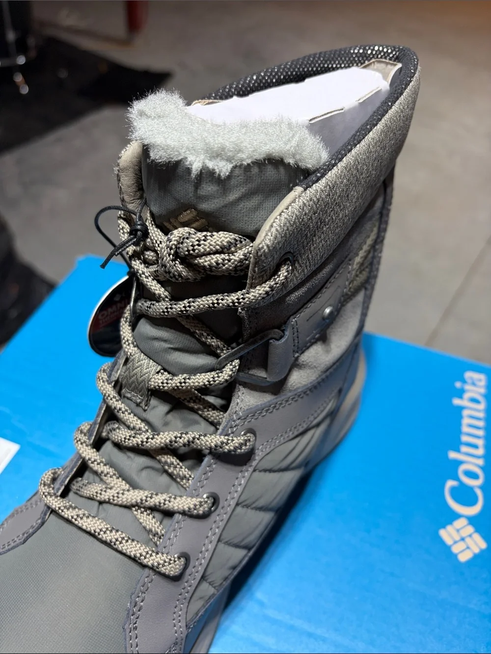 Columbia Women's Alpine Hills Omni-Heat Shorty Boot in Gray